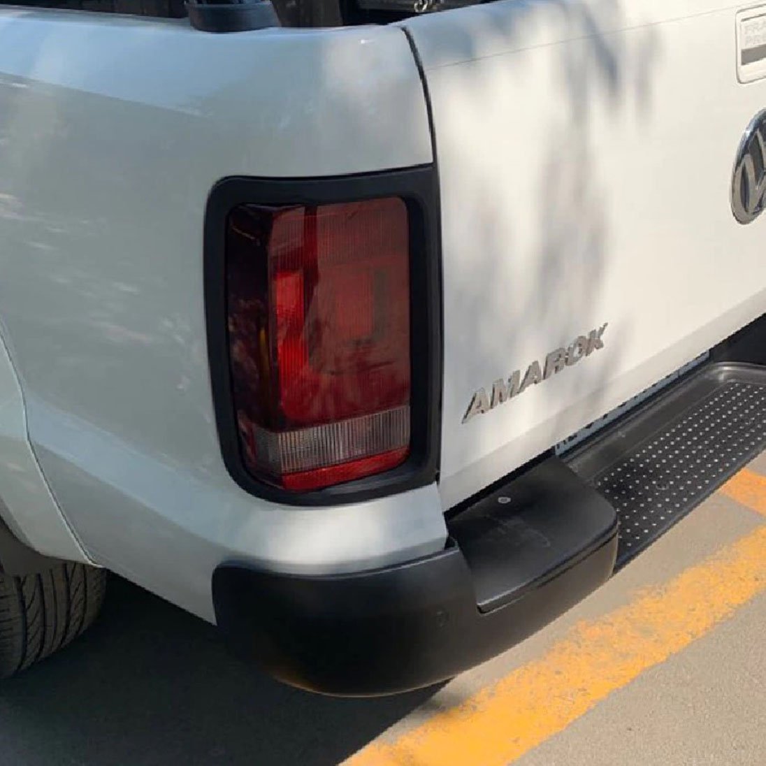 Wolkswagen Amarok Arka Far Çerçevesi