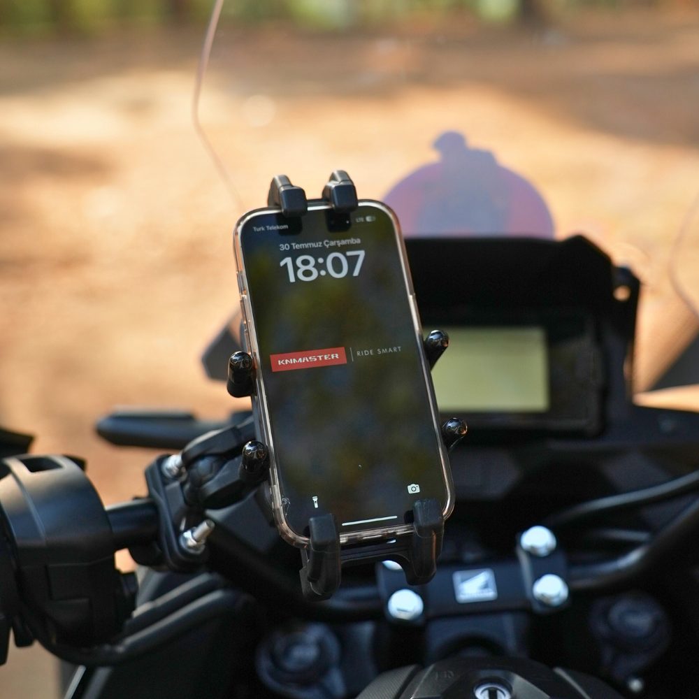 KNMASTER TT-860WU Kablosuz Şarjlı Tüm Motosikletlere Uyumlu Telefon Tutucu